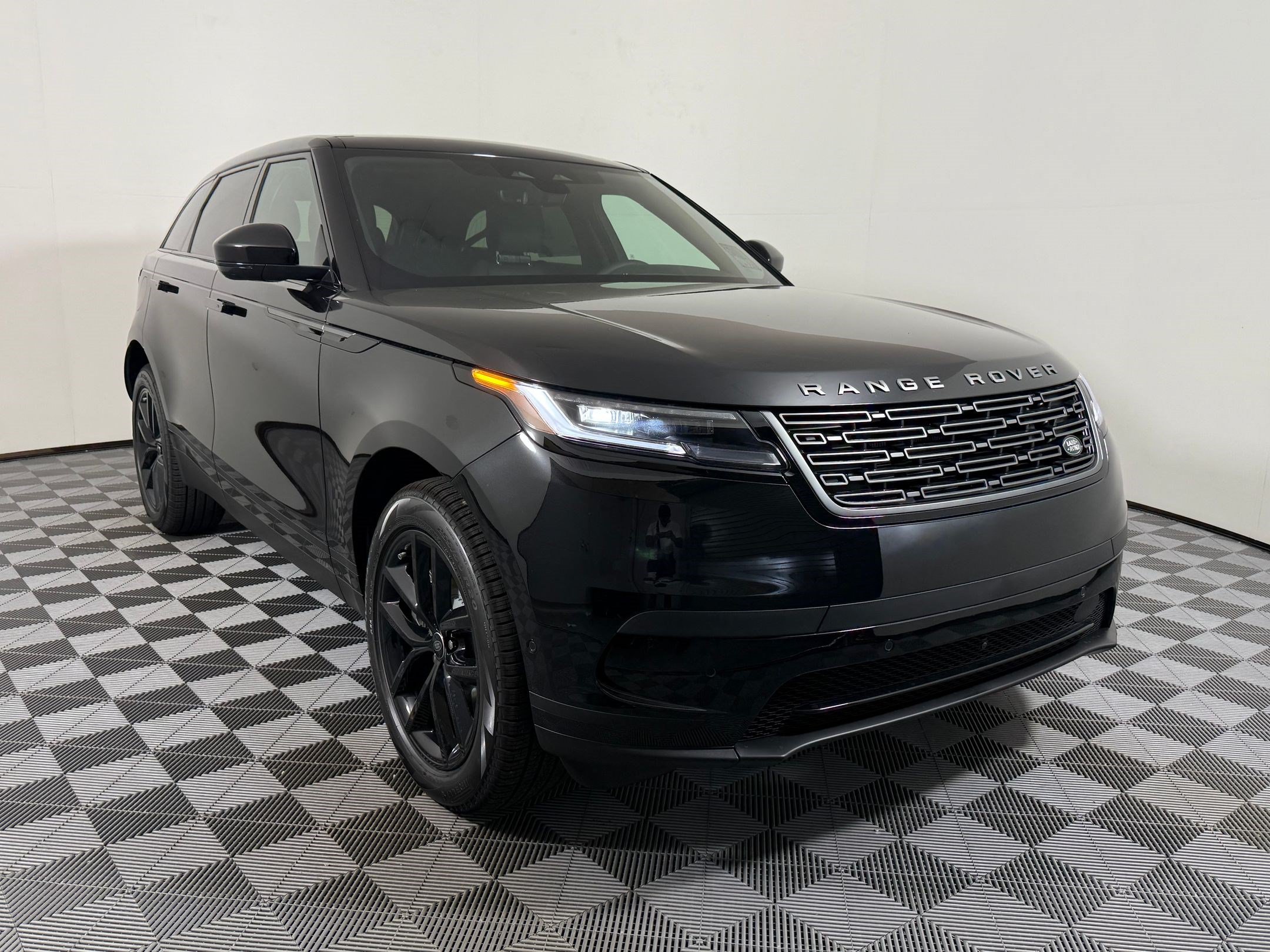 New 2026 Land Rover Range Rover Velar S AWD/4WD image 7