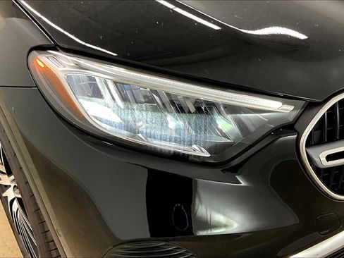 Used 2025 Mercedes-Benz GLC 300 image 13