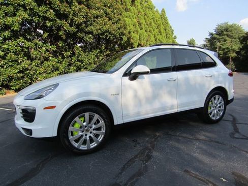 Used 2017 Porsche Cayenne S Platinum image 2