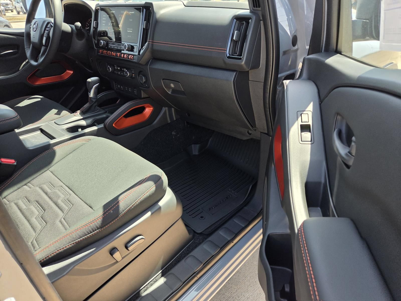 New 2027 Nissan Frontier PRO-4X w/ Tow Package RWD image 12