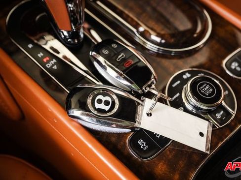 Used 2017 Bentley Bentayga image 95