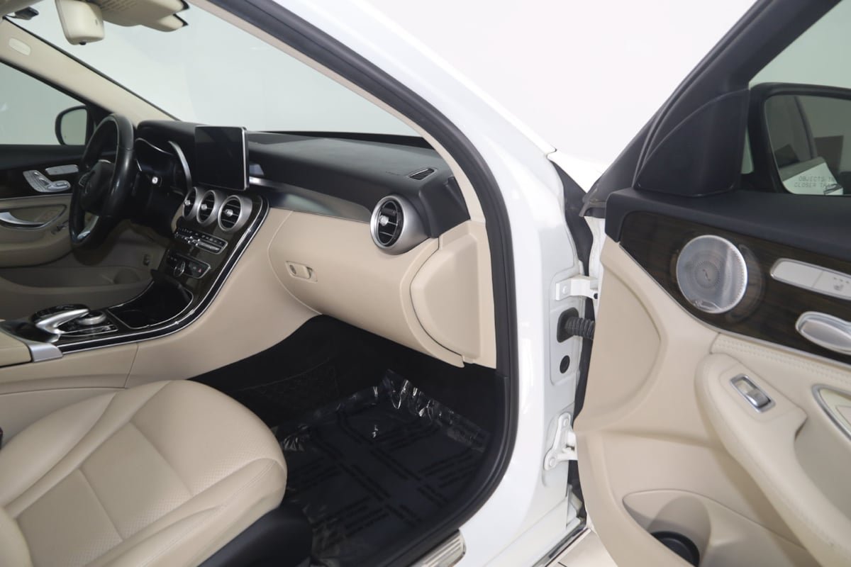 Used 2015 Mercedes-Benz C 300 4MATIC Sedan image 37