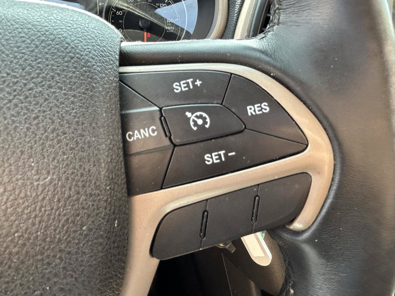Used 2017 Jeep Cherokee Latitude FWD image 19