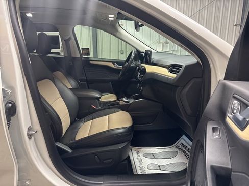 Used 2022 Ford Escape Titanium w/ Titanium Elite Package image 28