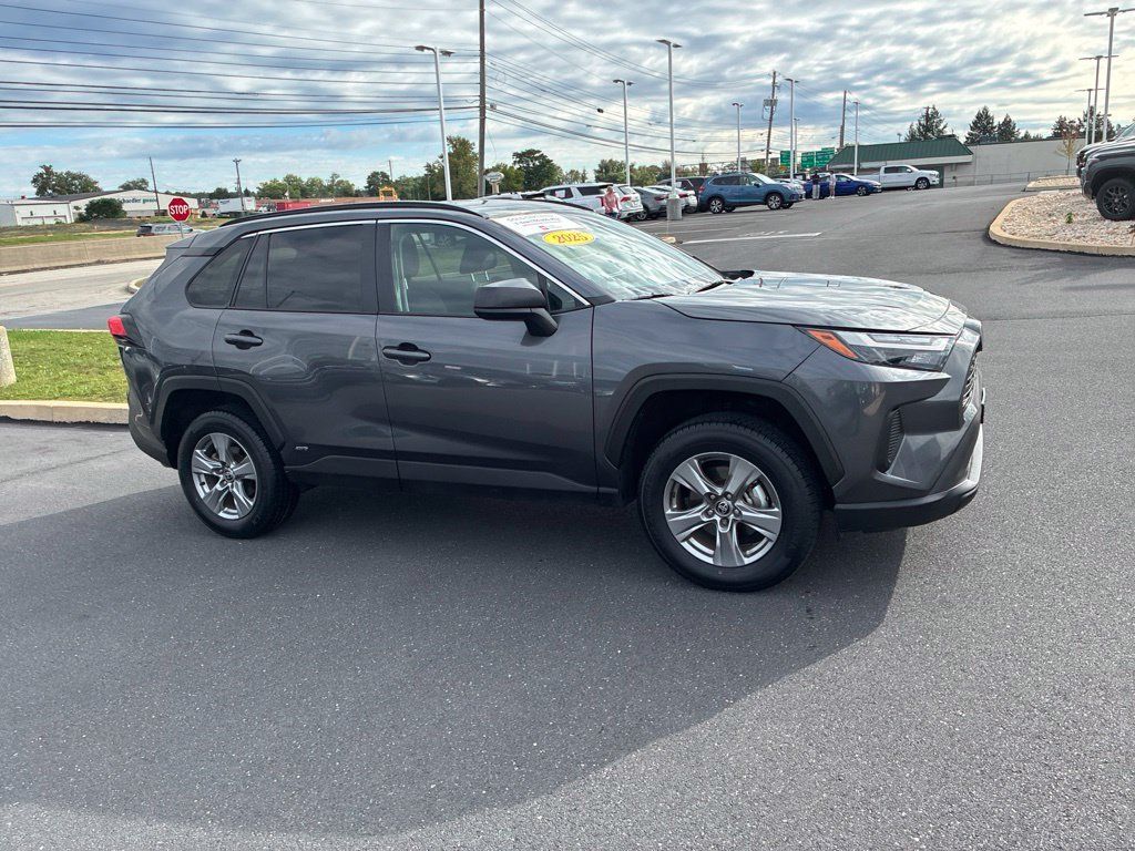 Used 2025 Toyota RAV4 LE AWD/4WD image 3