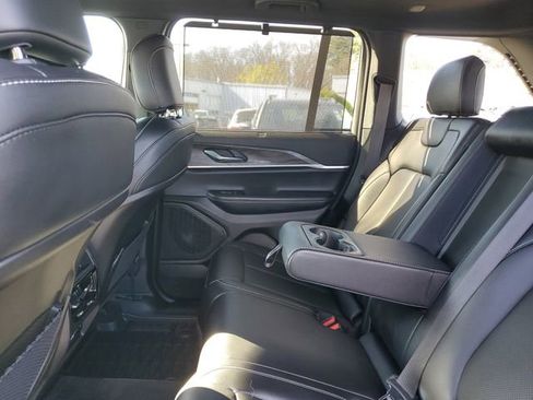 Certified 2025 Jeep Grand Cherokee Limited w/ Luxury Tech Group II image 16