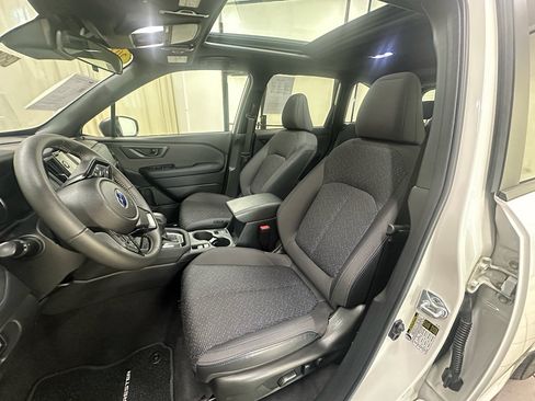 Used 2025 Subaru Forester Premium AWD/4WD image 21