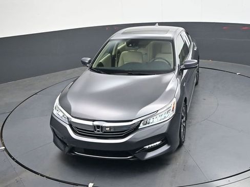 Used 2017 Honda Accord Touring image 22