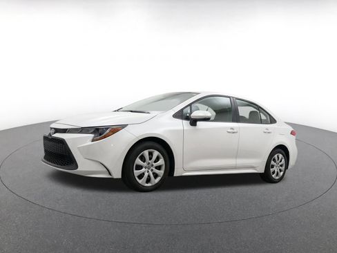 Used 2025 Toyota Corolla LE FWD image 3