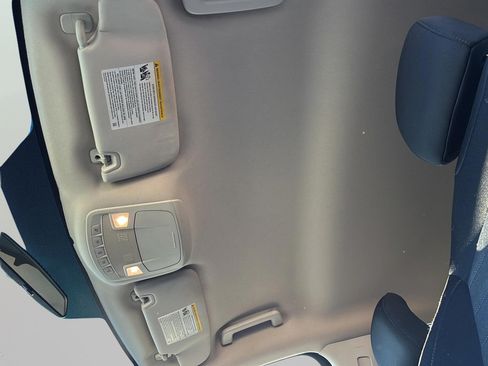 Used 2018 Ford Edge SE FWD image 27