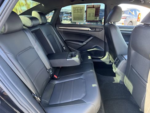 Used 2022 Volkswagen Passat 2.0T R-Line image 37