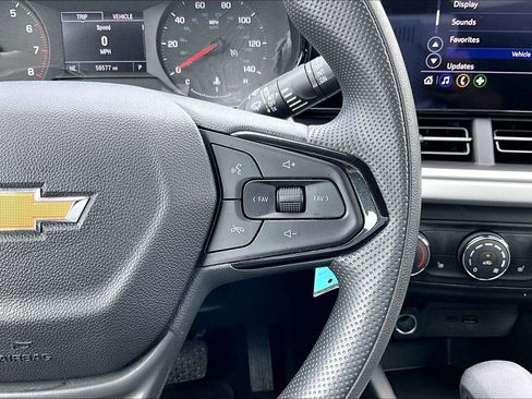 Used 2024 Chevrolet Trax LS w/ LS Convenience Package FWD image 19