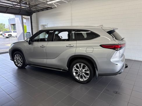 Used 2021 Toyota Highlander Limited AWD/4WD image 5