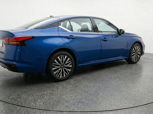 Used 2025 Nissan Altima 2.5 SV image 9