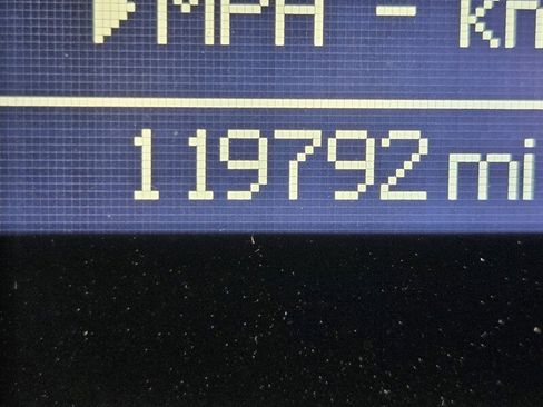 Used 2015 Chrysler Town & Country Touring image 26