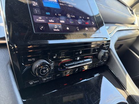 Used 2021 Jeep Grand Cherokee L Laredo image 21