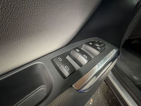 Certified 2025 Chevrolet Traverse LT image 24