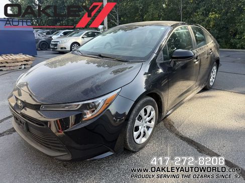 Used 2025 Toyota Corolla LE FWD image 1