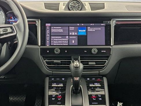 Certified 2023 Porsche Macan AWD/4WD image 17