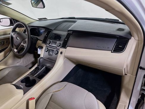 Used 2018 Ford Taurus SE image 10