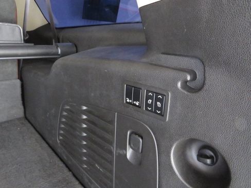 Used 2015 Cadillac Escalade ESV Premium image 17