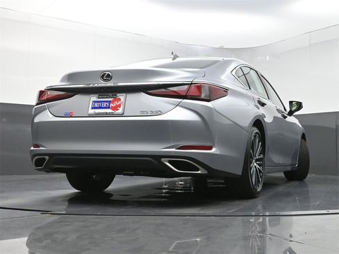 Used 2024 Lexus ES 350 w/ Premium Package image 32
