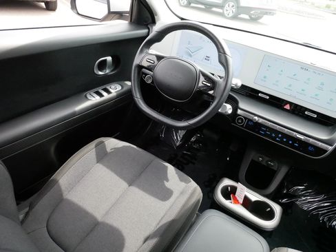 Used 2024 Hyundai Ioniq 5 SEL AWD/4WD image 9