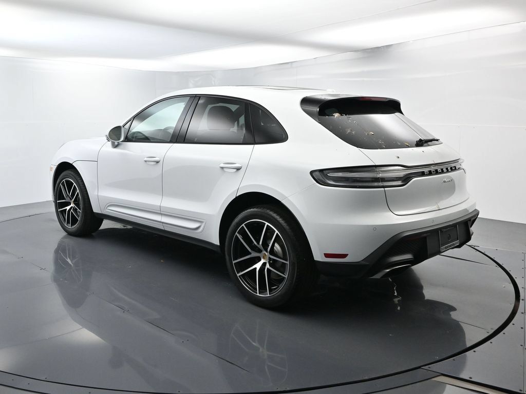 Certified 2025 Porsche Macan AWD/4WD image 3