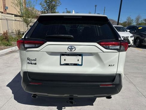 Used 2021 Toyota RAV4 XLE Premium image 6