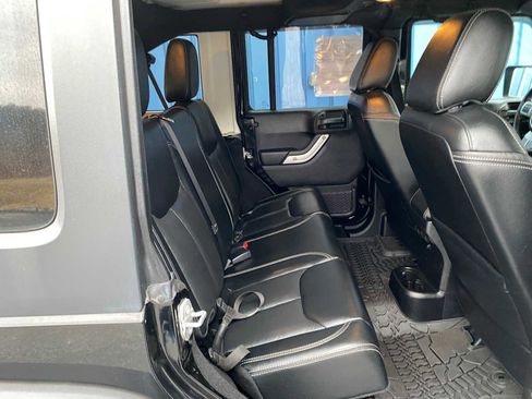 Used 2016 Jeep Wrangler Unlimited Rubicon image 27
