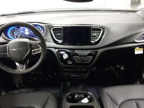 New 2026 Chrysler Pacifica Select image 26