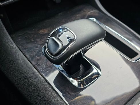 Used 2014 Chrysler 300 C w/ Light Group image 33