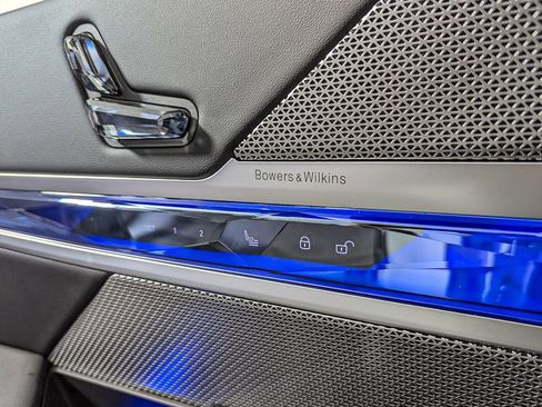 Used 2025 BMW i7 eDrive50 w/ M Sport Package image 12