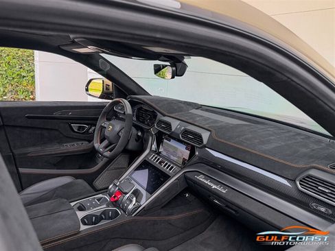 Used 2024 Lamborghini Urus Performante AWD/4WD image 28