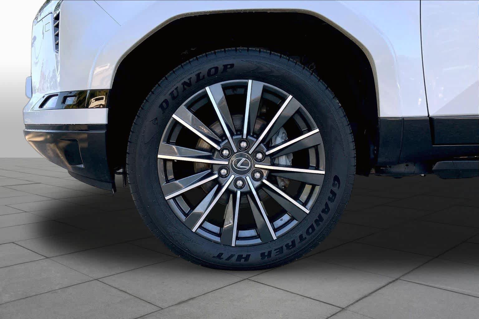 Used 2025 Lexus GX 550 w/ Accessory Package (2T) AWD/4WD image 11