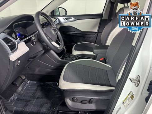 Used 2025 Volkswagen Taos SE image 11