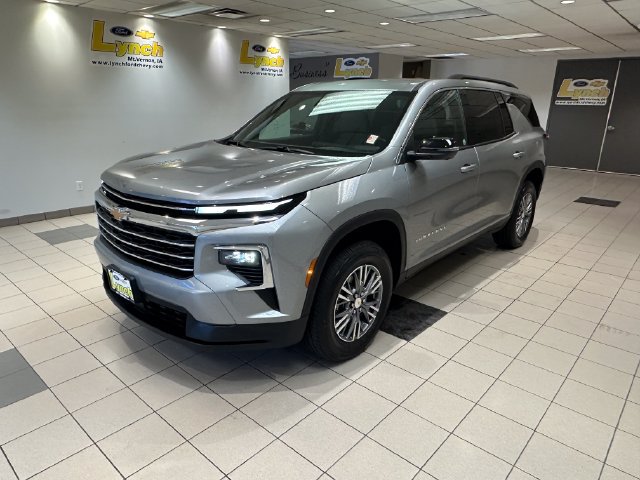 Used 2026 Chevrolet Traverse LT w/ Driver Confidence Package AWD/4WD image 2