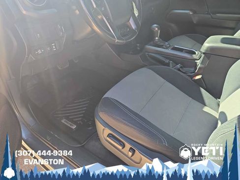 Used 2022 Toyota Tacoma TRD Off-Road w/ Technology Package AWD/4WD image 17