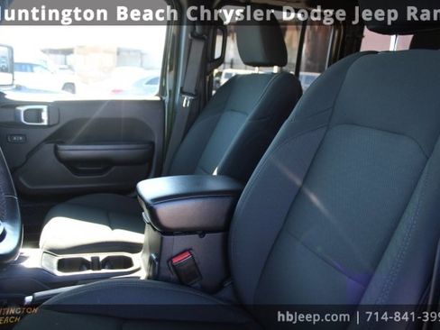Used 2021 Jeep Wrangler Unlimited Sport image 32