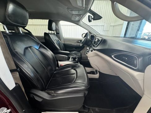 Used 2020 Chrysler Voyager Lxi image 19