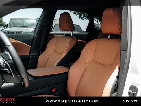 Used 2026 Lexus RX 450h AWD w/ Convenience Package image 18