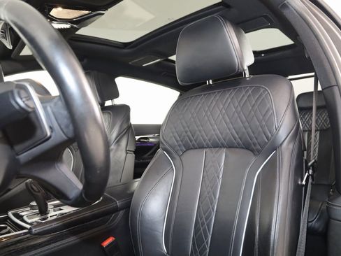 Used 2022 BMW 750i xDrive w/ M Sport Package image 34