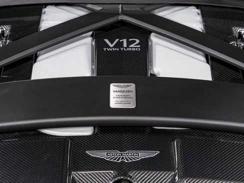 Used 2025 Aston Martin Vanquish image 41