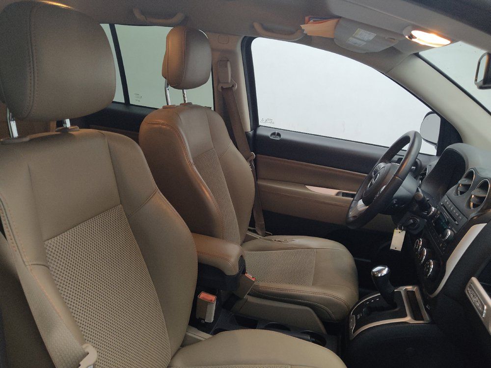 Used 2015 Jeep Compass Latitude FWD image 21