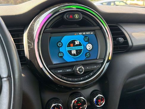 Used 2020 MINI Cooper 2-Door Hardtop w/ Premium Package image 22