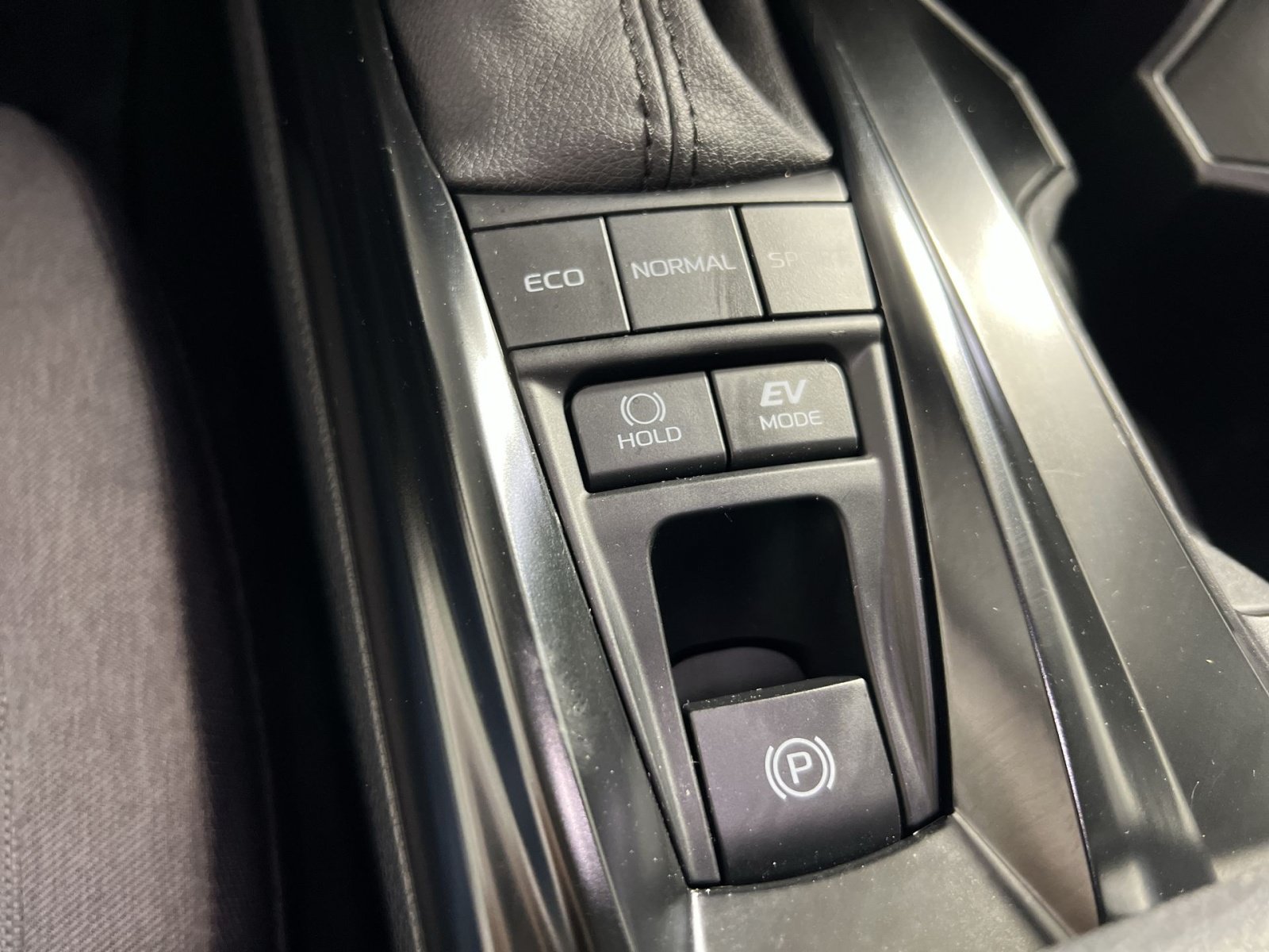Used 2025 Toyota Camry LE w/ Convenience Package FWD image 32
