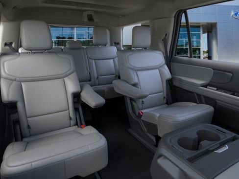 New 2026 Ford Expedition Active image 11