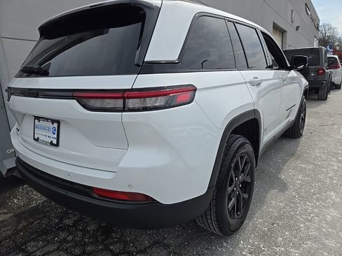 Certified 2025 Jeep Grand Cherokee Altitude image 7