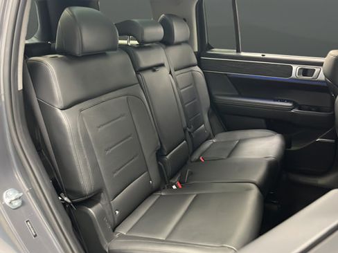 Used 2025 Hyundai Santa Fe Limited AWD/4WD image 25