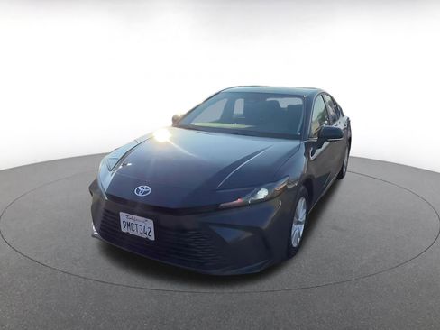 Used 2025 Toyota Camry LE image 4